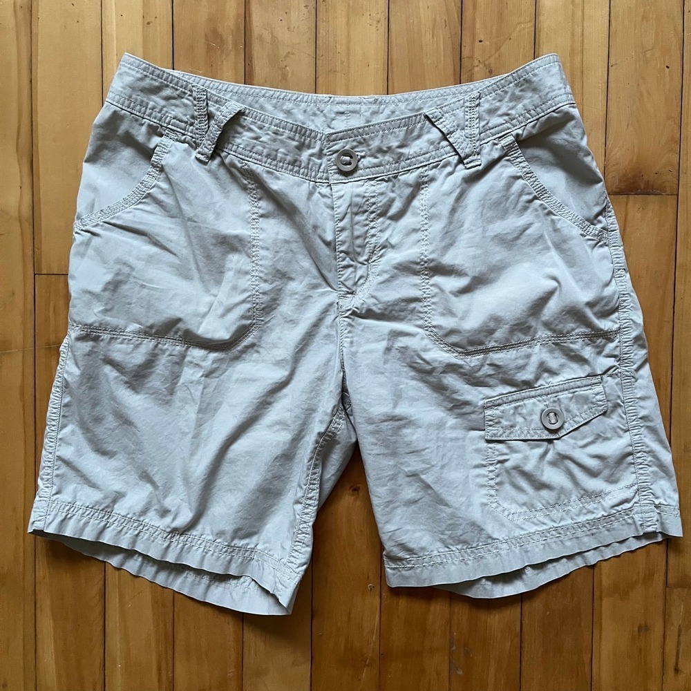 Columbia Sportswear Womens Size 10 Beige Cargo Shorts Outdoor Casual Knee Length